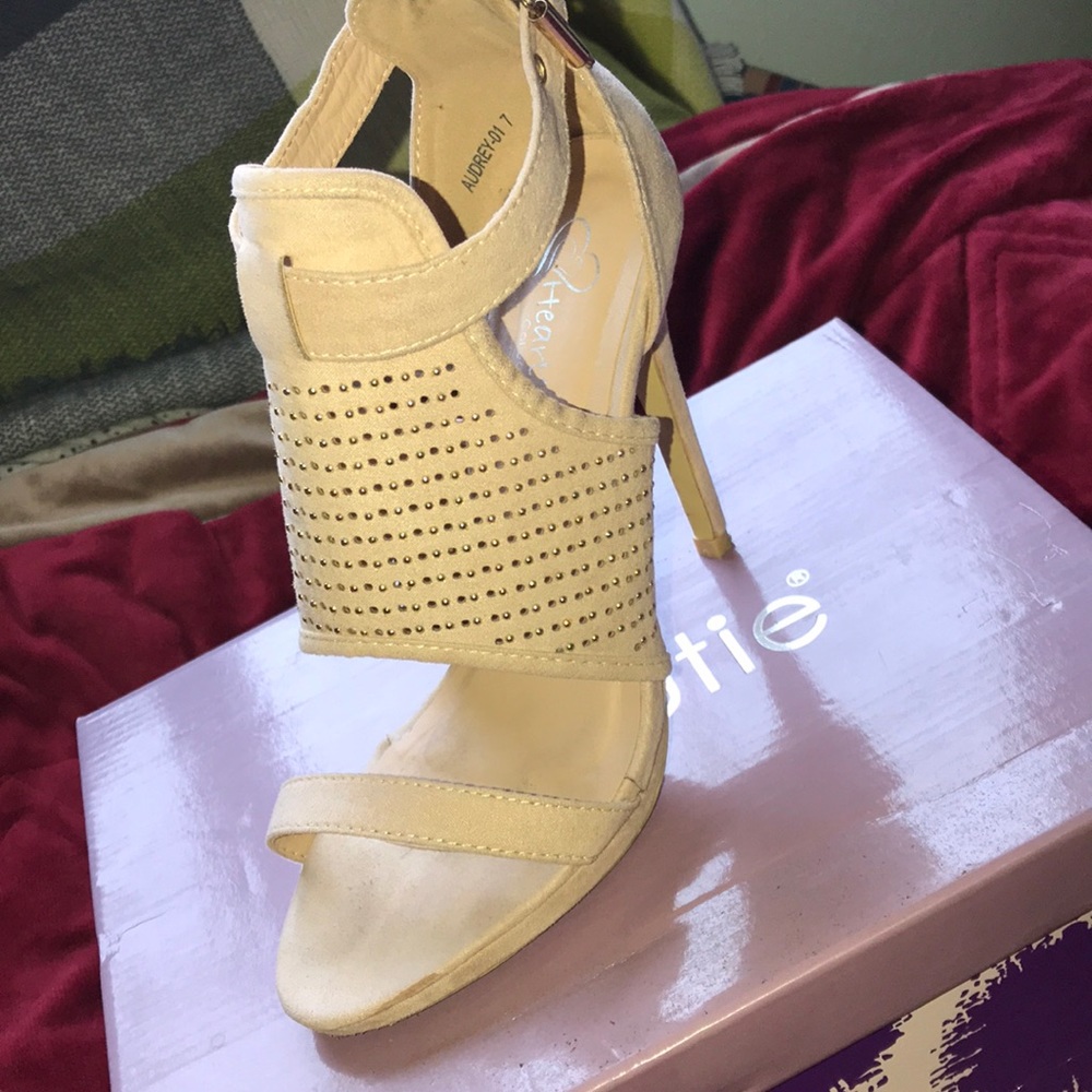 Tan high heel with gold specks